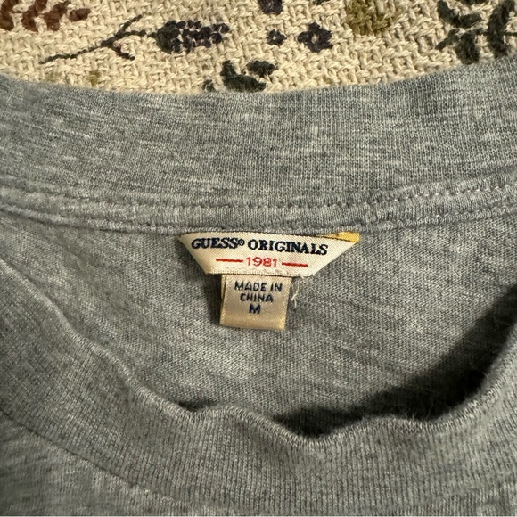 Guess Originals 1981 cropped t-shirt top. Size Medium . - Picture 3 of 4